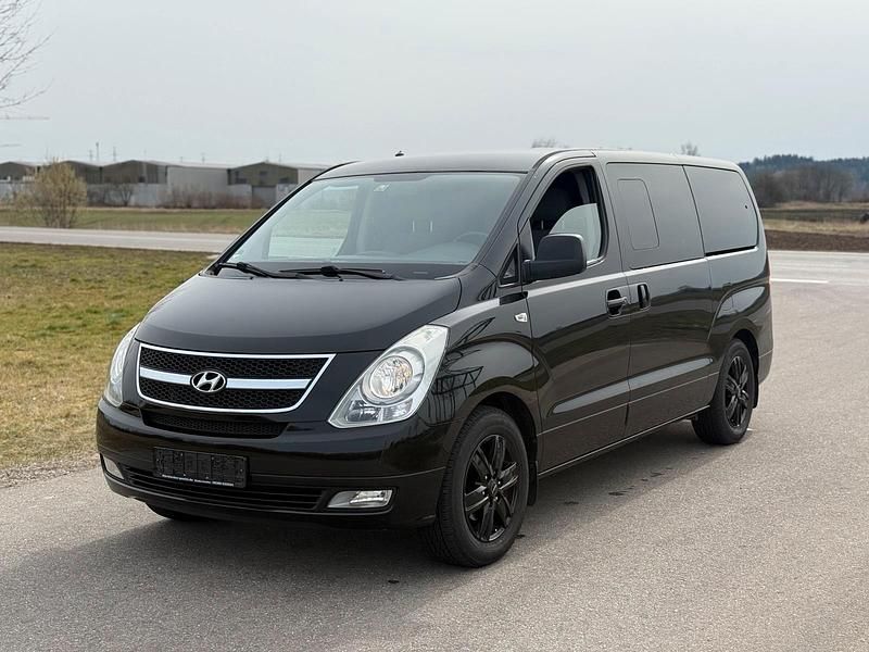 Schwarz Gebraucht 2011 Hyundai H-1 Van | 7.990 € - Bild 1/4