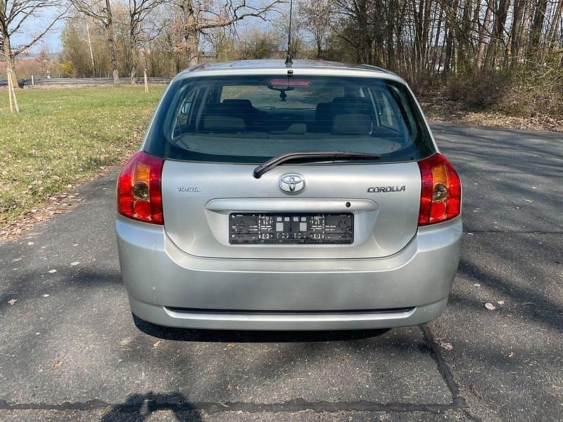 Gebraucht Toyota Corolla 110 PS (80 kW) 2004 Silber Limousine