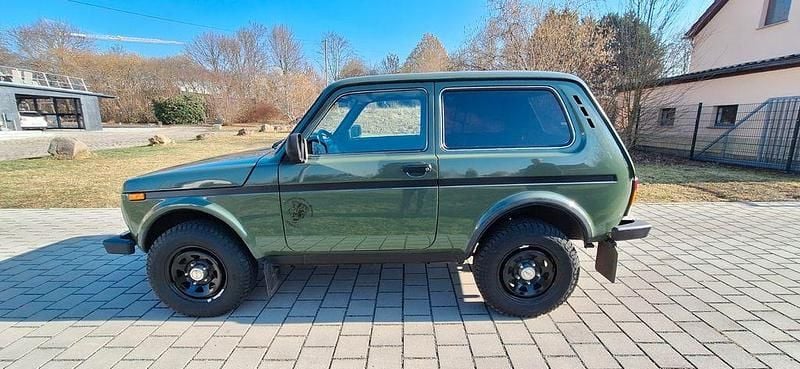 Gebraucht Lada Urban 83 PS (61 kW) 2017 Grün SUV