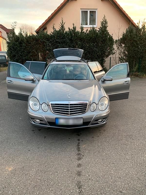 Usado Mercedes E220 170 CV (125 kW) 2007 Gris Familiar