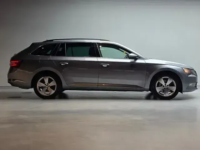 Gebraucht Skoda Superb 150 PS (110 kW) 2019 Grau Kombi