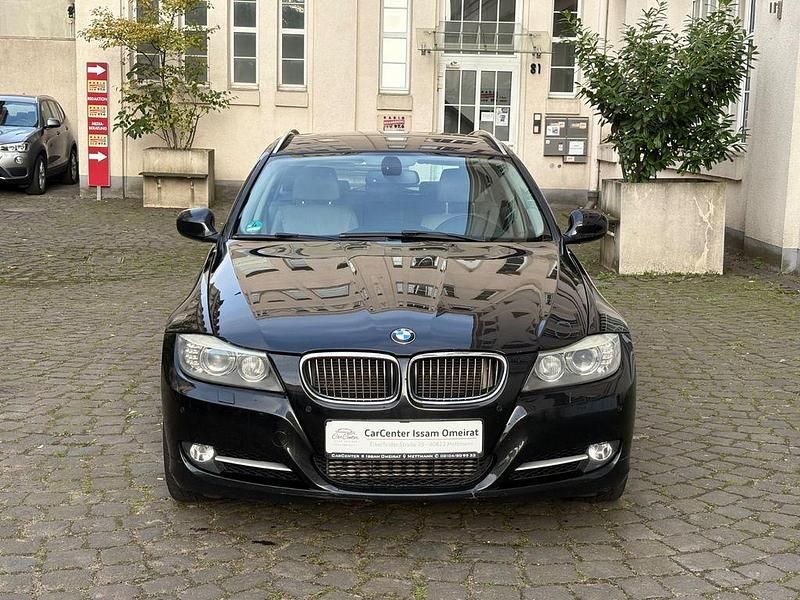 Schwarz Gebraucht 2011 BMW 320 Lifestyle Kombi | 4.999 € (Guter Preis) - Bild 1/4