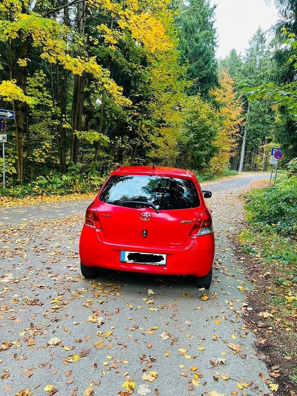Rot Gebraucht 2010 Toyota Yaris Kleinwagen | 2.500 € (Guter Preis) - Bild 1/4