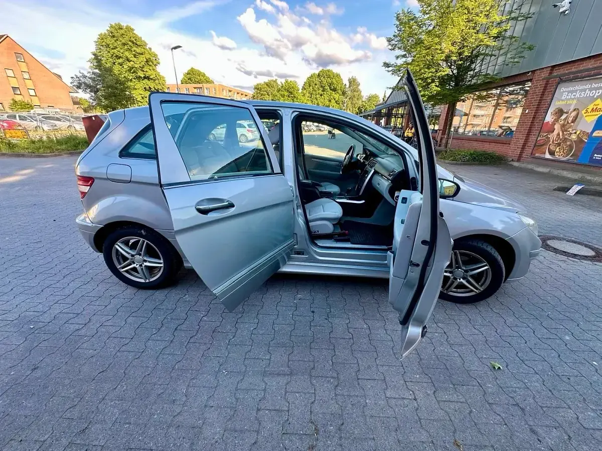 Gebraucht Mercedes B180 109 PS (80 kW) 2005 Silber Van / Kleinbus