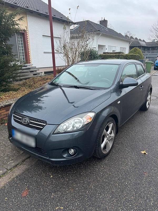 Grün Gebraucht 2008 Kia Ceed Kleinwagen | 2.000 € (Guter Preis) - Bild 1/4