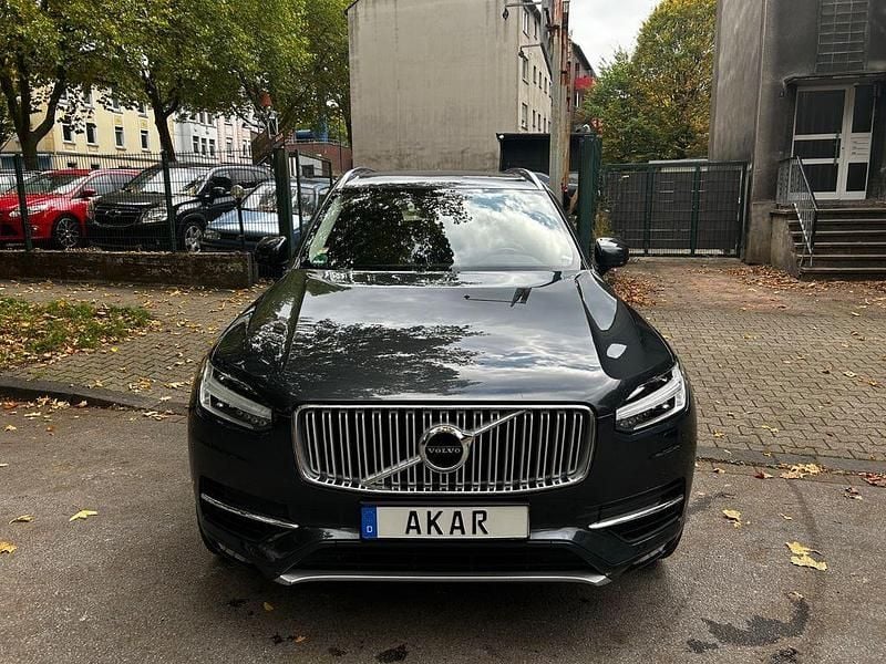 Grau Gebraucht 2016 Volvo XC90 Inscription SUV | 27.900 € (Guter Preis) - Bild 1/4