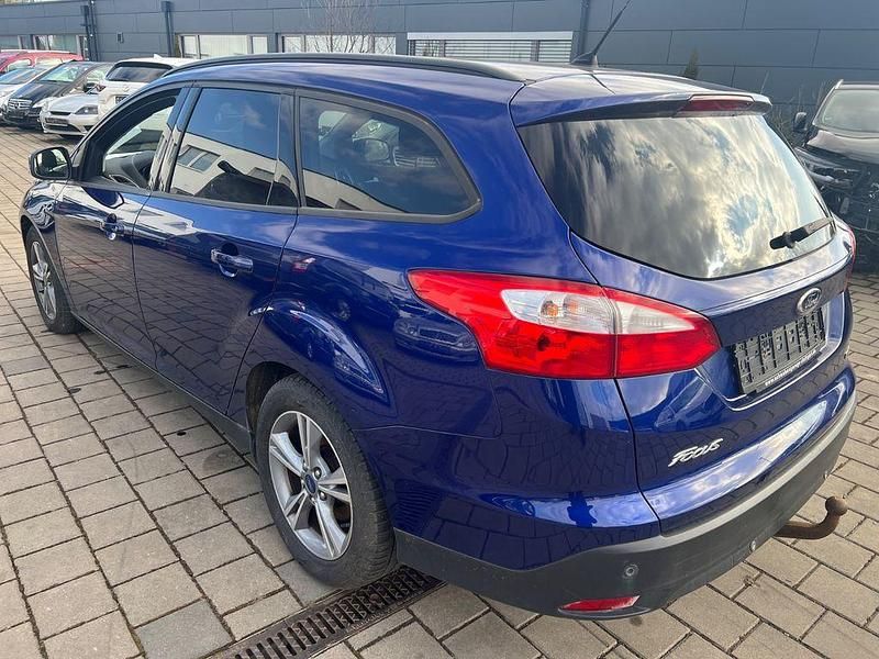 Używany Ford Focus SYNC Edition 125 KM (91 kW) 2014 Niebieski Kombi