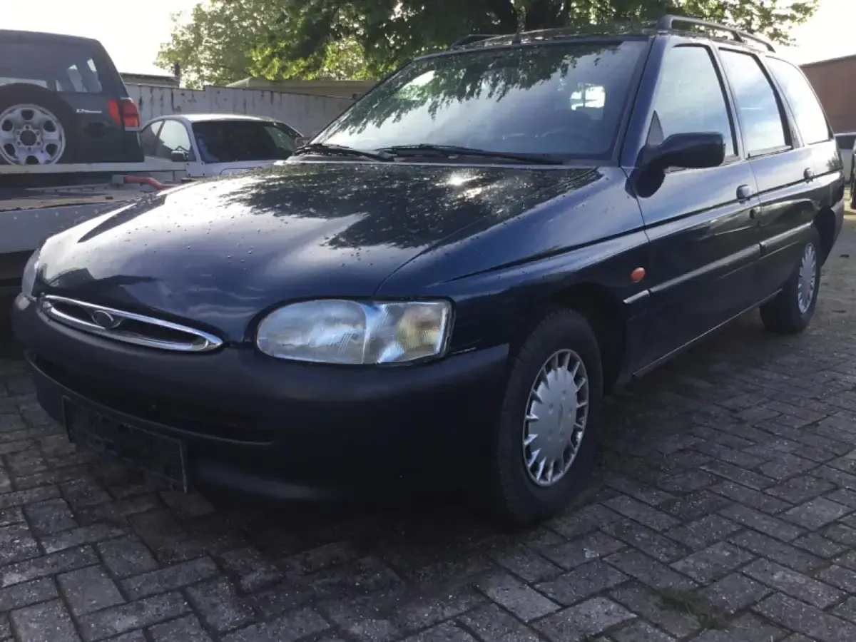 Gebraucht Ford Escort 90 PS (66 kW) 1995 Blau Kombi