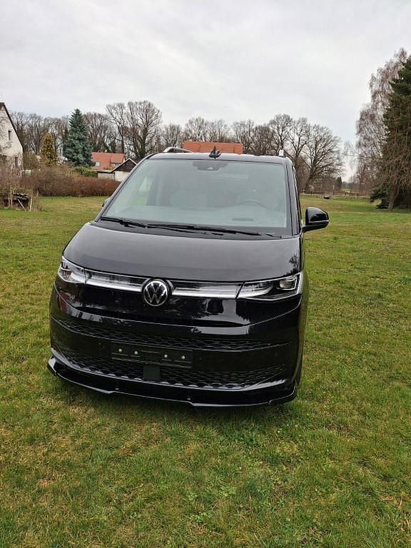 Gebraucht VW Multivan Style 150 PS (110 kW) 2024 Schwarz Van