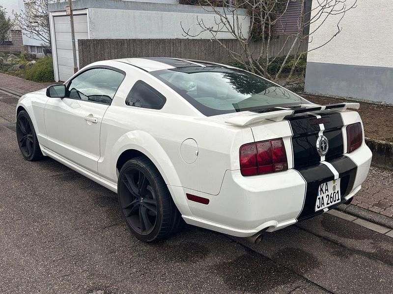 Second-hand Ford Mustang 213 CP (156 kW) 2006 Alb Coupe