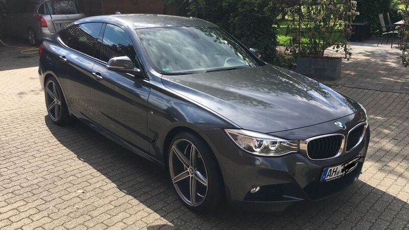 Grau Gebraucht 2013 BMW 320 Gran Turismo Shadowline Limousine | 16.509 € (Etwas zu teuer) - Bild 1/4
