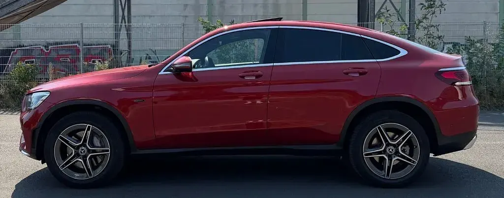 Gebraucht Mercedes GLC300e 211 PS (155 kW) 2019 Rot SUV