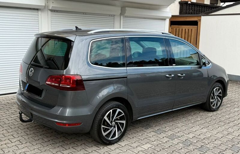 Grau Gebraucht 2019 VW Sharan Van / Kleinbus | 25.500 € (Superpreis) - Bild 1/4