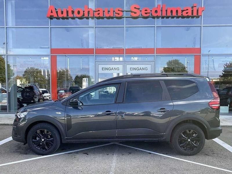 Grau Gebraucht 2022 Dacia Jogger Extreme Kombi | 17.860 € (Fairer Preis) - Bild 1/4