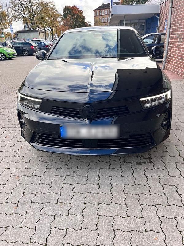 Schwarz Gebraucht 2022 Opel Astra GS Line Limousine | 19.000 € (Guter Preis) - Bild 1/4