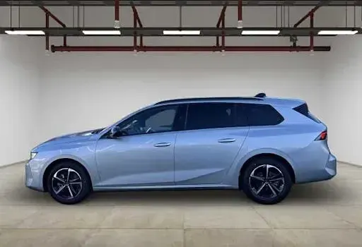 Używany Opel Astra Edition 130 KM (95 kW) 2025 Srebrny Kombi