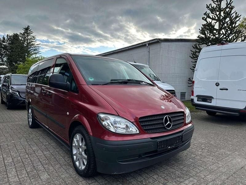 Bernsteinrot metallic Gebraucht 2009 Mercedes Viano Van / Kleinbus | 12.900 € (Guter Preis) - Bild 1/2