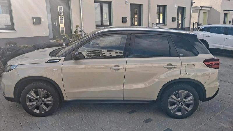 Gebraucht Suzuki Vitara 125 PS (91 kW) 2021 Beige SUV