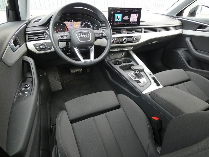 Gebraucht Audi A4 Sport 163 PS (119 kW) 2021 Brillantschwarz Limousine