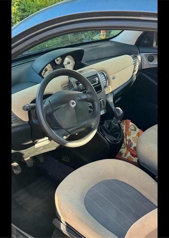 Gebraucht Lancia Ypsilon 96 PS (70 kW) 2005 Grau Kleinwagen