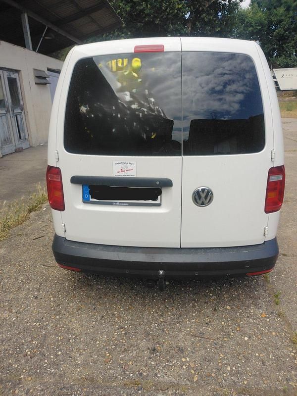 Second-hand VW Caddy 102 CP (75 kW) 2016 Alb Monovolum