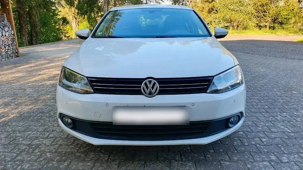 Używany VW Jetta 105 KM (77 kW) 2011 Biały Sedan/Limuzyna