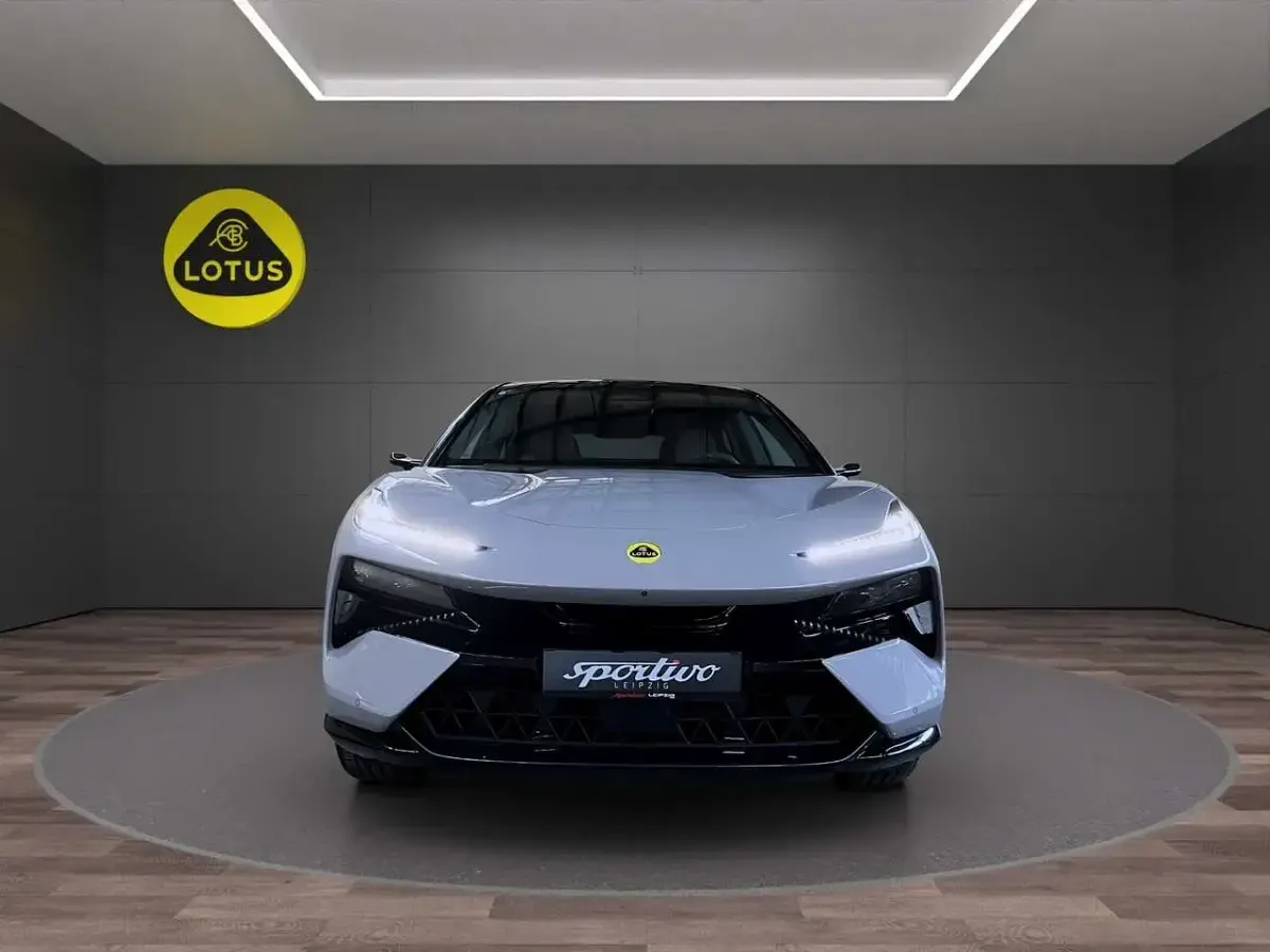 Nowe Lotus Eletre 675 kW (918 KM) 2026 Szary SUV