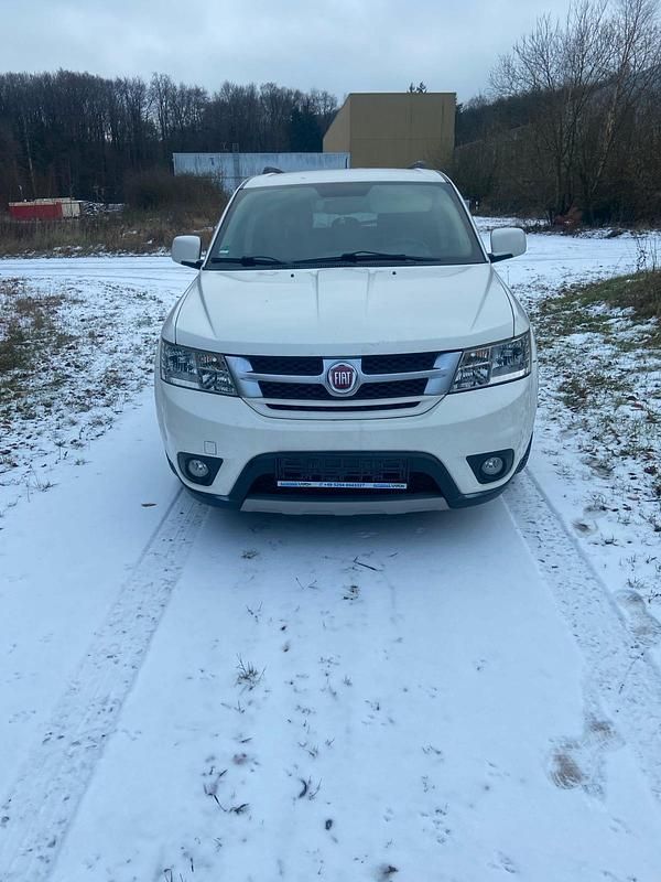 Weiß Gebraucht 2011 Fiat Freemont SUV | 7.999 € (Fairer Preis) - Bild 1/4