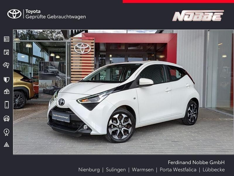 Weiß Gebraucht 2020 Toyota Aygo X-play Kleinwagen | 10.890 € (Fairer Preis) - Bild 1/4