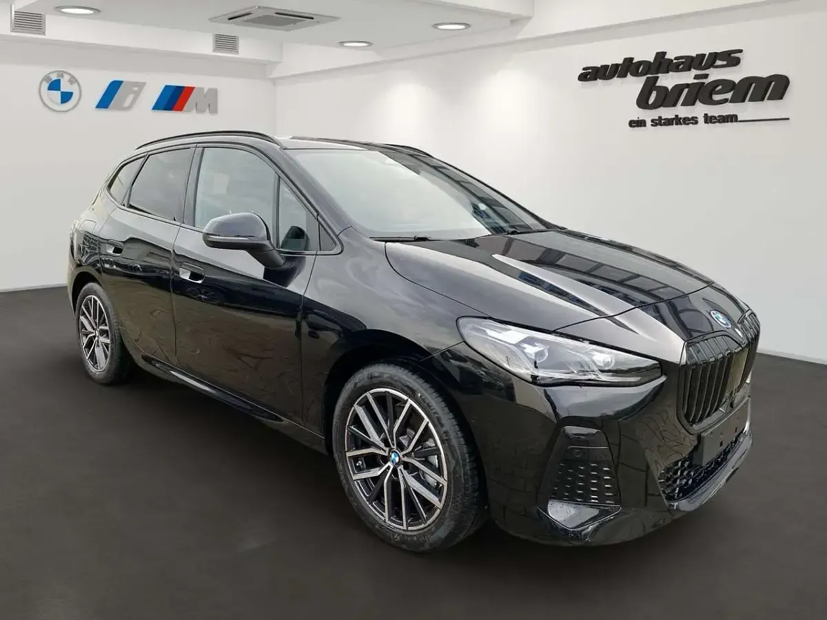Neu BMW 230e Active Tourer Performance 326 PS (239 kW) 2026 Schwarz Van / Kleinbus