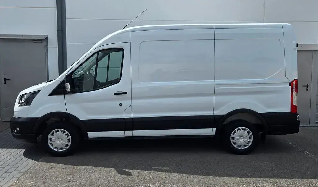 Gebraucht Ford Transit 131 PS (96 kW) 2024 Weiß Van / Kleinbus