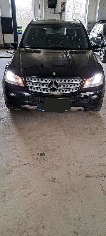 Gebraucht Mercedes ML320 224 PS (164 kW) 2007 Schwarz SUV