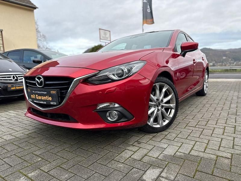 Rot Gebraucht 2016 Mazda 3 Sports-Line Limousine | 13.399 € (Fairer Preis) - Bild 1/4