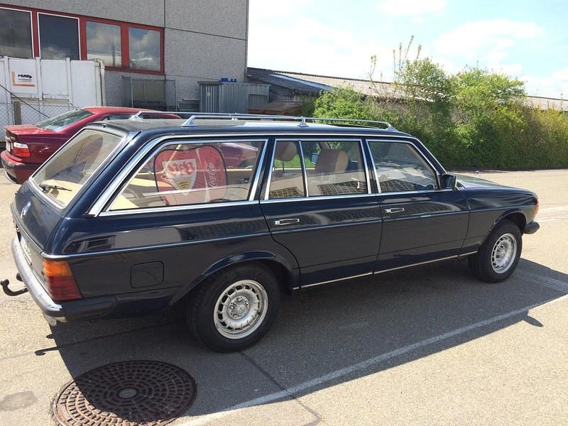 Gebraucht Mercedes 300 125 PS (91 kW) 1981 Blau Kombi