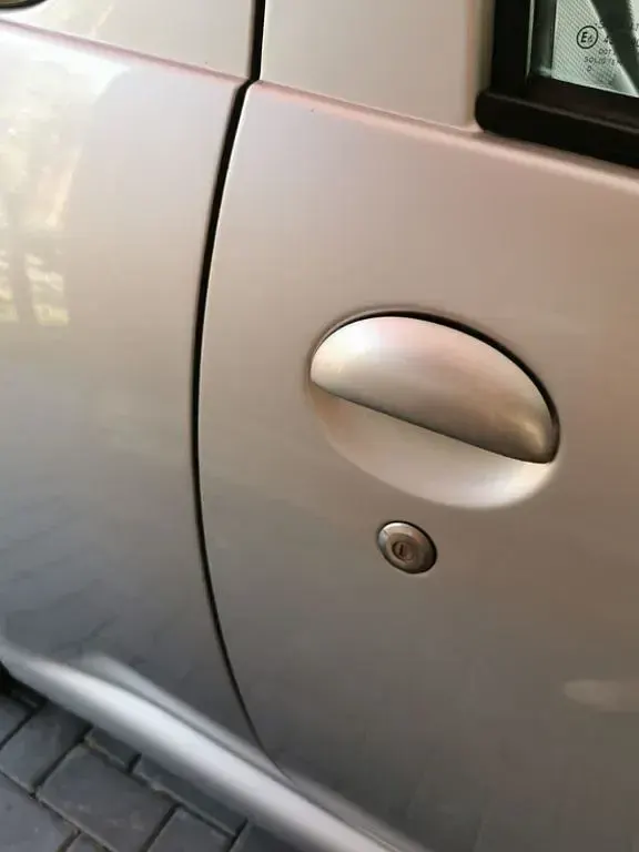 Gebraucht Toyota Aygo 68 PS (50 kW) 2010 Silber Kleinwagen