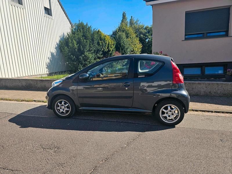 Gebraucht 2006 Peugeot 107 Kleinwagen | 1.300 € (Teuer) - Bild 1/4
