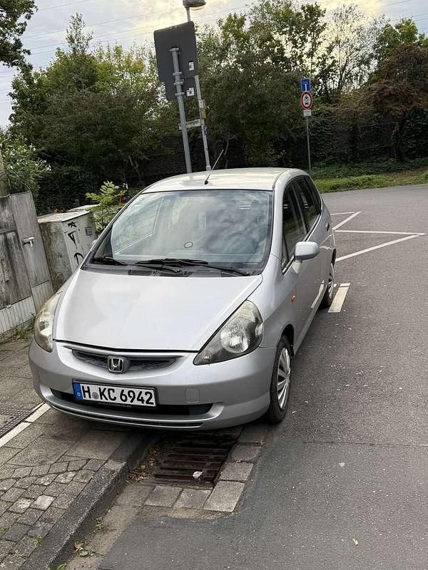 Grau Gebraucht 2002 Honda Jazz ES Kleinwagen | 1.200 € (Fairer Preis) - Bild 1/4