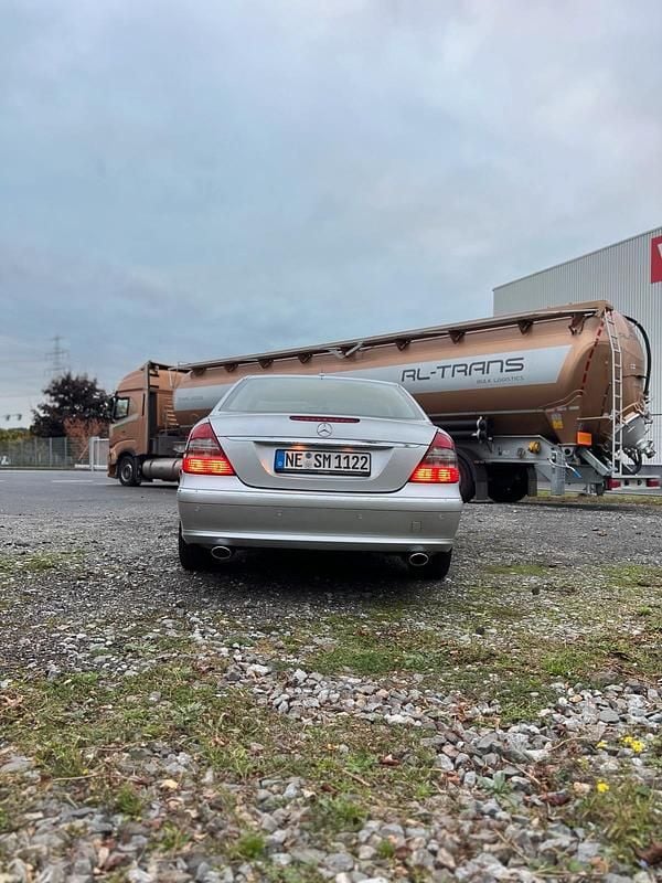 Gebraucht Mercedes E200 184 PS (135 kW) 2007 Silber Limousine
