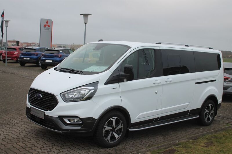 Weiß Gebraucht 2023 Ford Tourneo Custom Active Van / Kleinbus | 48.800 € (Fairer Preis) - Bild 1/4