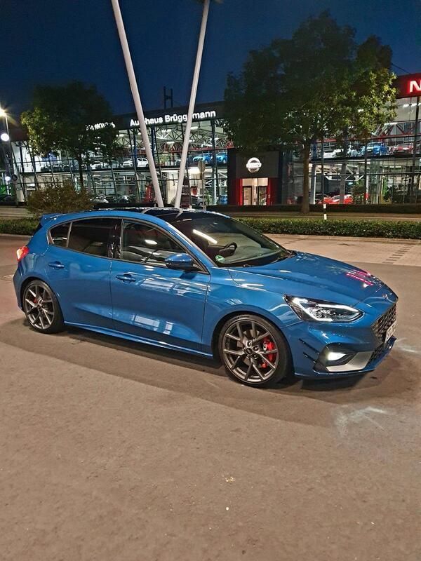 Blau Gebraucht 2020 Ford Focus ST Kleinwagen | 24.500 € (Fairer Preis) - Bild 1/4