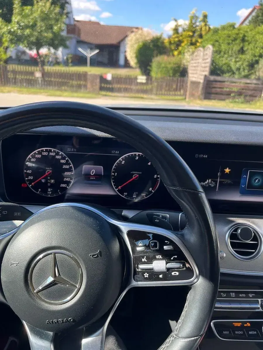 Gebraucht Mercedes E220 194 PS (142 kW) 2018 Silber Limousine