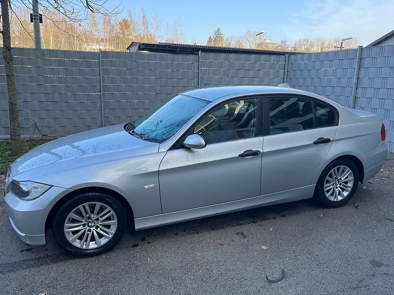 Gebraucht BMW 318 129 PS (94 kW) 2006 Silber Limousine