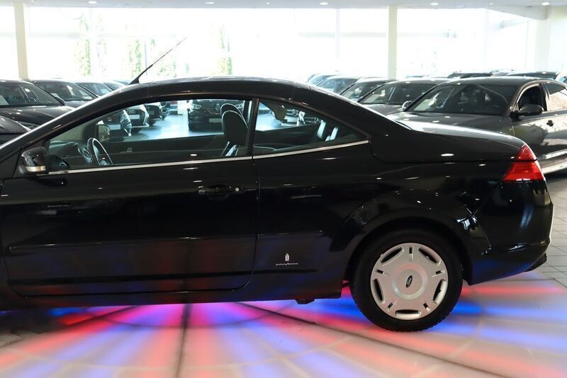 Gebraucht Ford Focus Cabriolet Titanium 145 PS (106 kW) 2010 Neroschwarz Cabrio