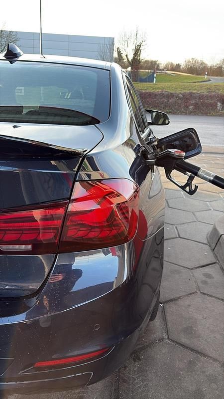 Gebraucht BMW 335 306 PS (225 kW) 2013 Blau Limousine