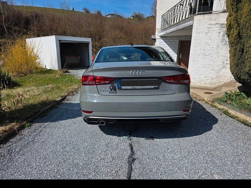 Gebraucht Audi A3 116 PS (85 kW) 2019 Grau Limousine