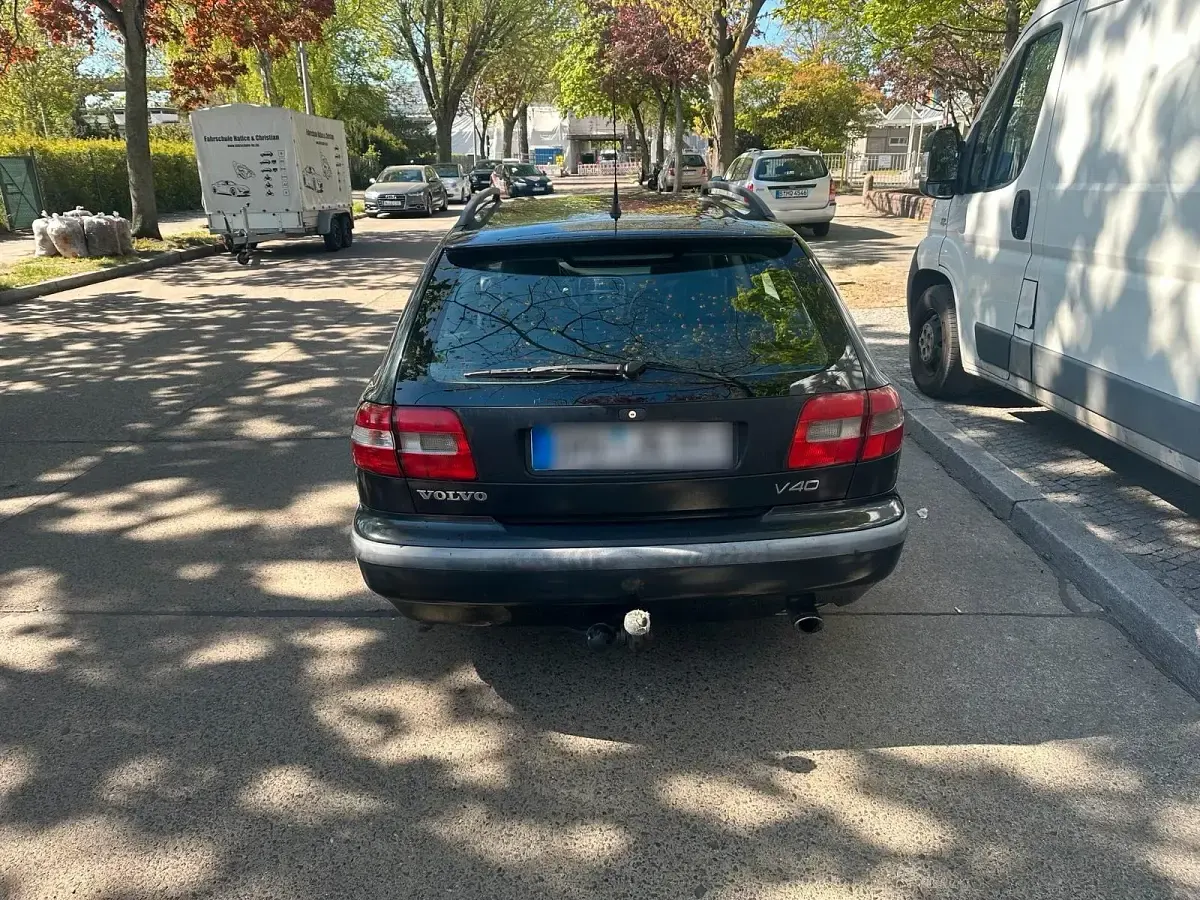 Second-hand Volvo V40 122 CP (89 kW) 2000 Albastru Break