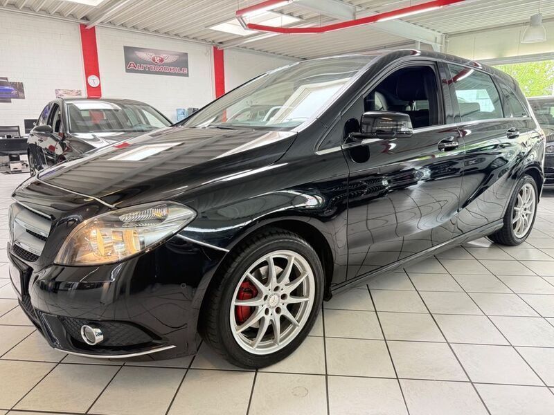 Silber Gebraucht 2012 Mercedes B180 Van / Kleinbus | 12.500 € (Fairer Preis) - Bild 1/4