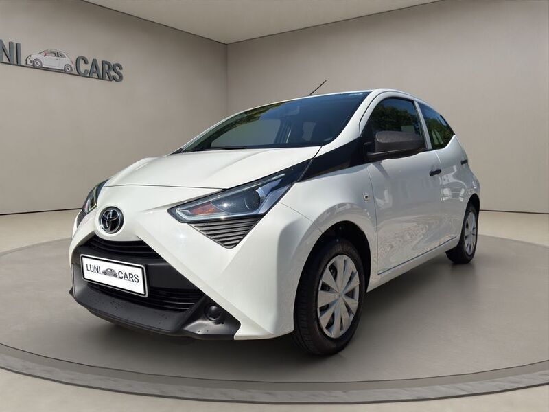 Weiß Gebraucht 2020 Toyota Aygo Kleinwagen | 8.290 € (Fairer Preis) - Bild 1/4