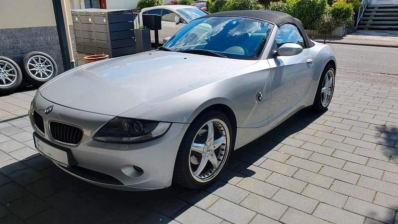 Silber Gebraucht 2005 BMW Z4 Sport Line Cabrio | 7.190 € (Superpreis) - Bild 1/4