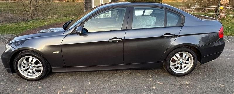 Gebraucht BMW 318 129 PS (94 kW) 2007 Grau Limousine